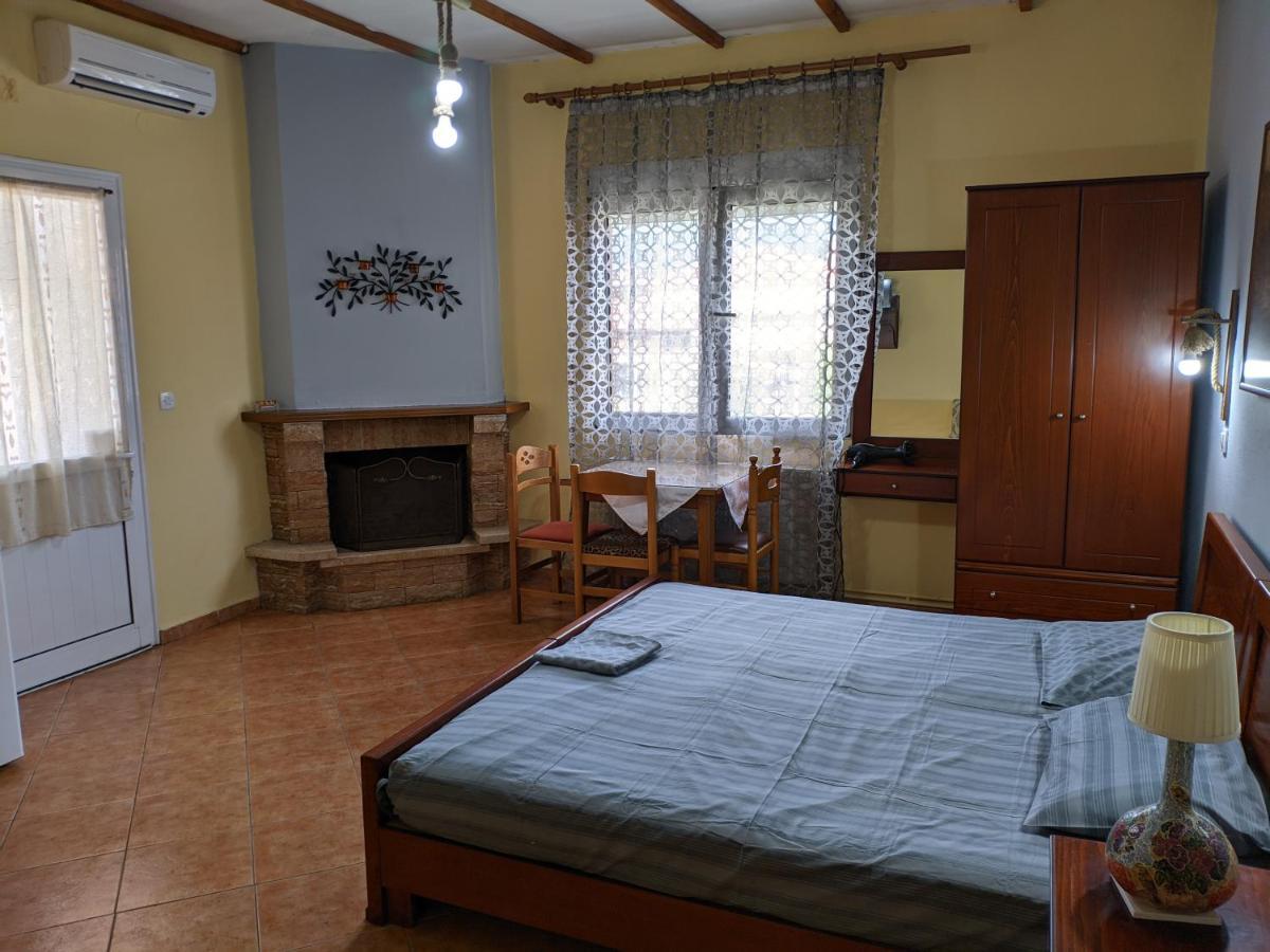 Alexandros Guesthouse Órma المظهر الخارجي الصورة