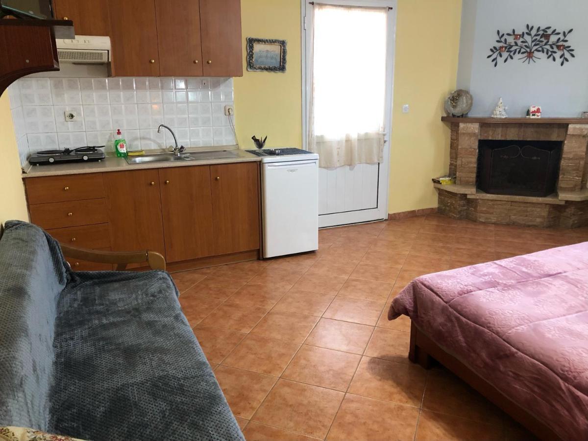 Alexandros Guesthouse Órma المظهر الخارجي الصورة